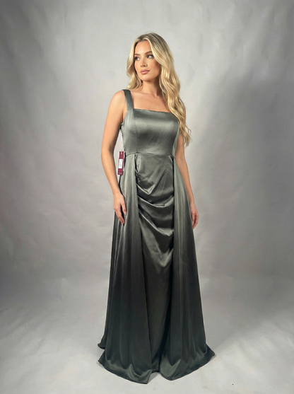 Elegantes Satin-Abendkleid mit eckigem Ausschnitt - E291