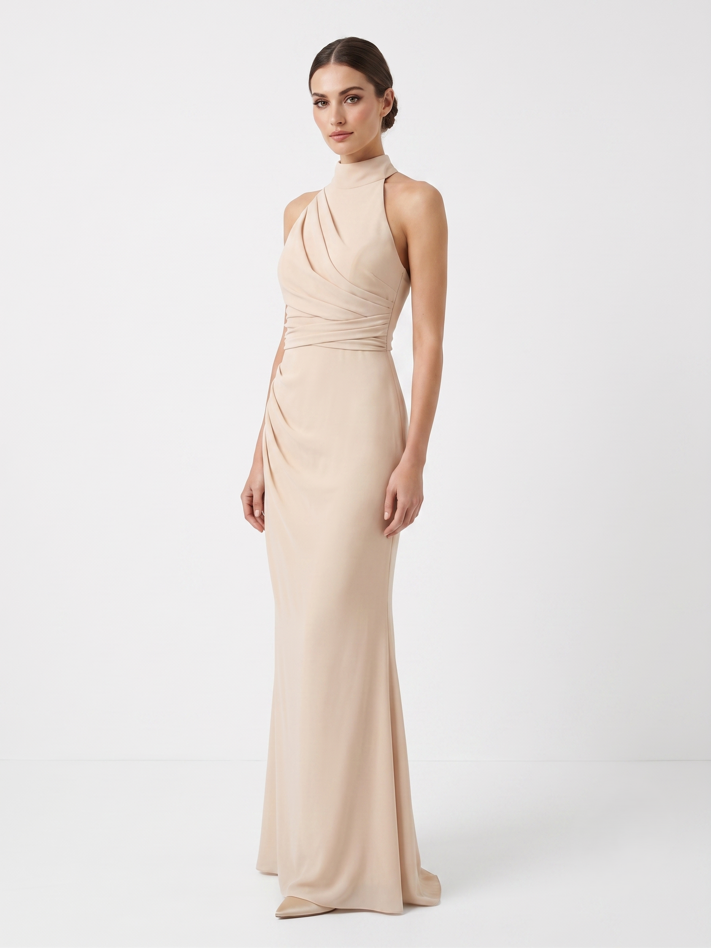Aus leichtem Chiffon gefertigt, überzeugt dieses Kleid mit einem fließenden Schnitt E336