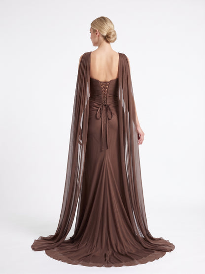 Elegantes, drapiertes Abendkleid in schimmerndem Champagner mit Umhang e415