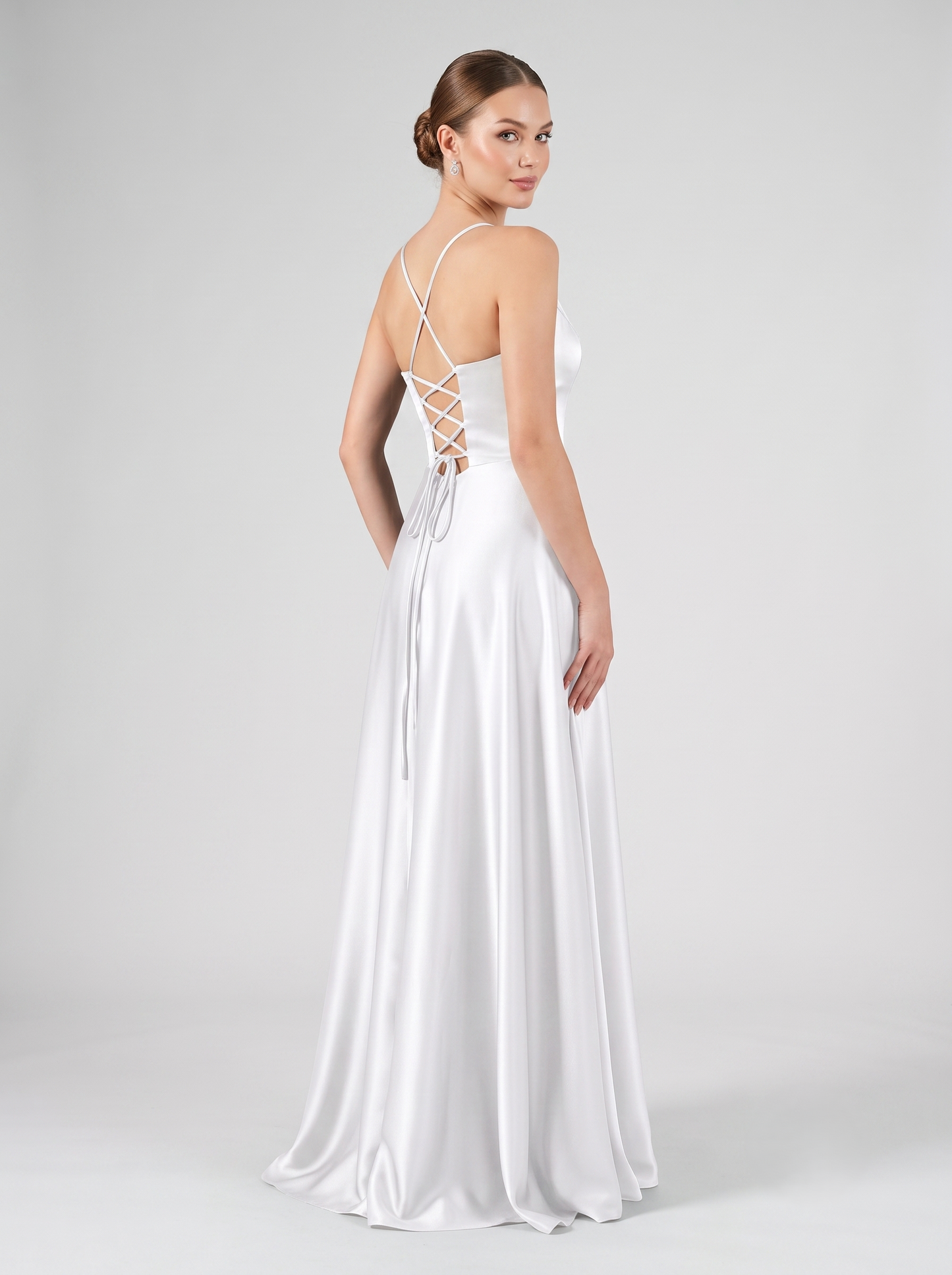 Elegantes Satin-Abendkleid mit Schlitz E310