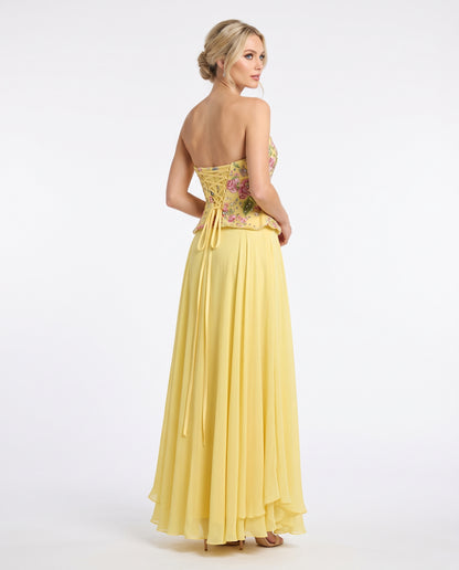 Trägerloses Abendkleid mit floralem Schößchen-Oberteil in Zartrosa Beschreibung: e409