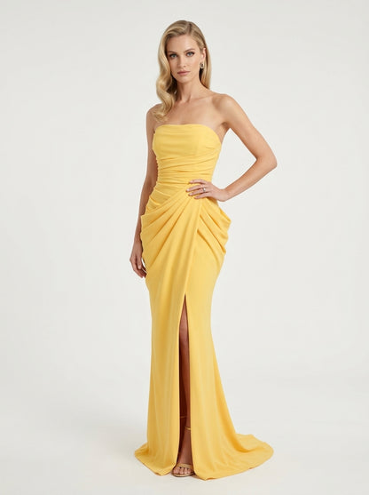 Elegantes trägerloses Satin-Abendkleid mit Drapierung und hohem Beinschlitz in Khakigrün Beschreibung: e425