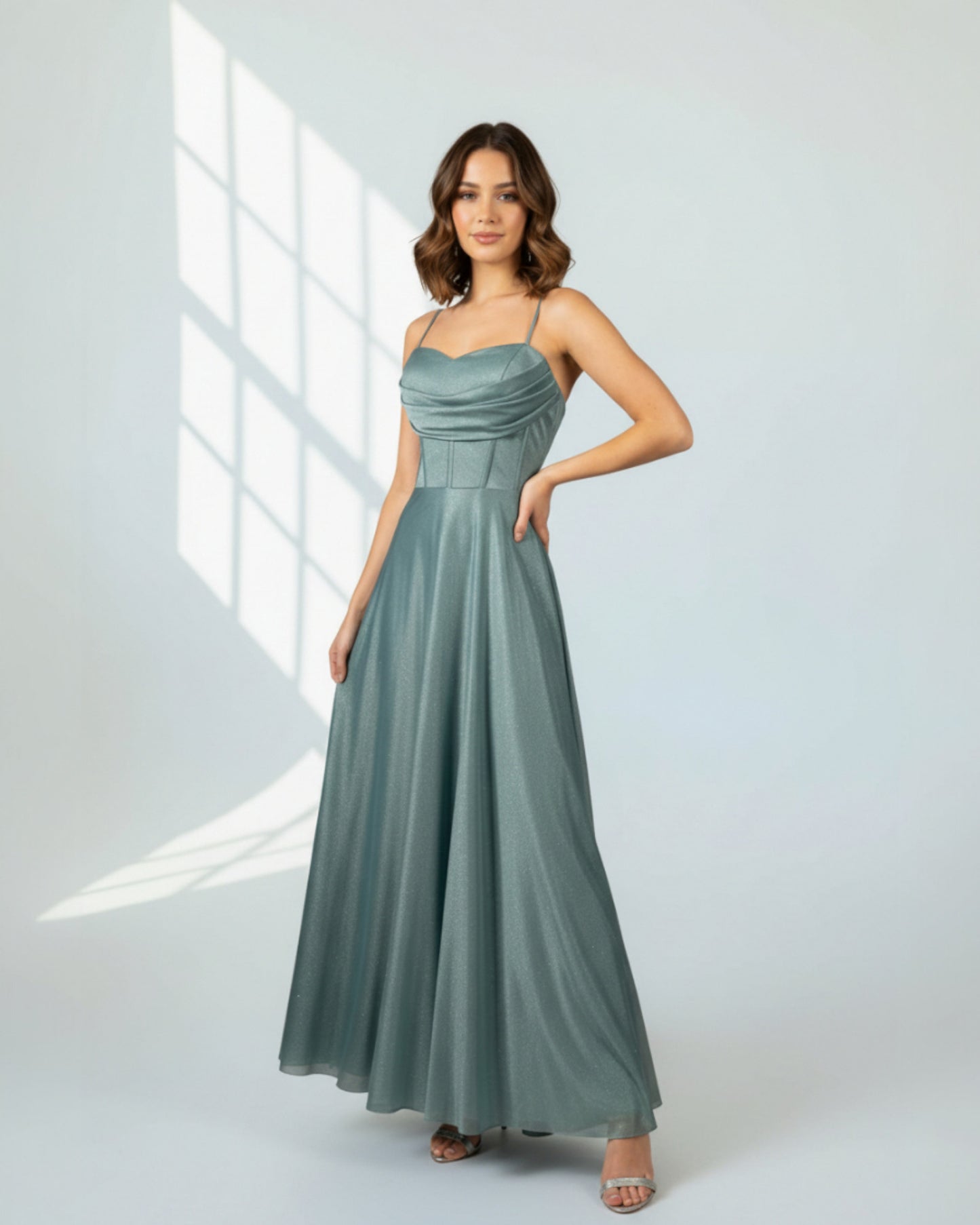 Glitzerndes Abendkleid mit Korsett-Detail E299