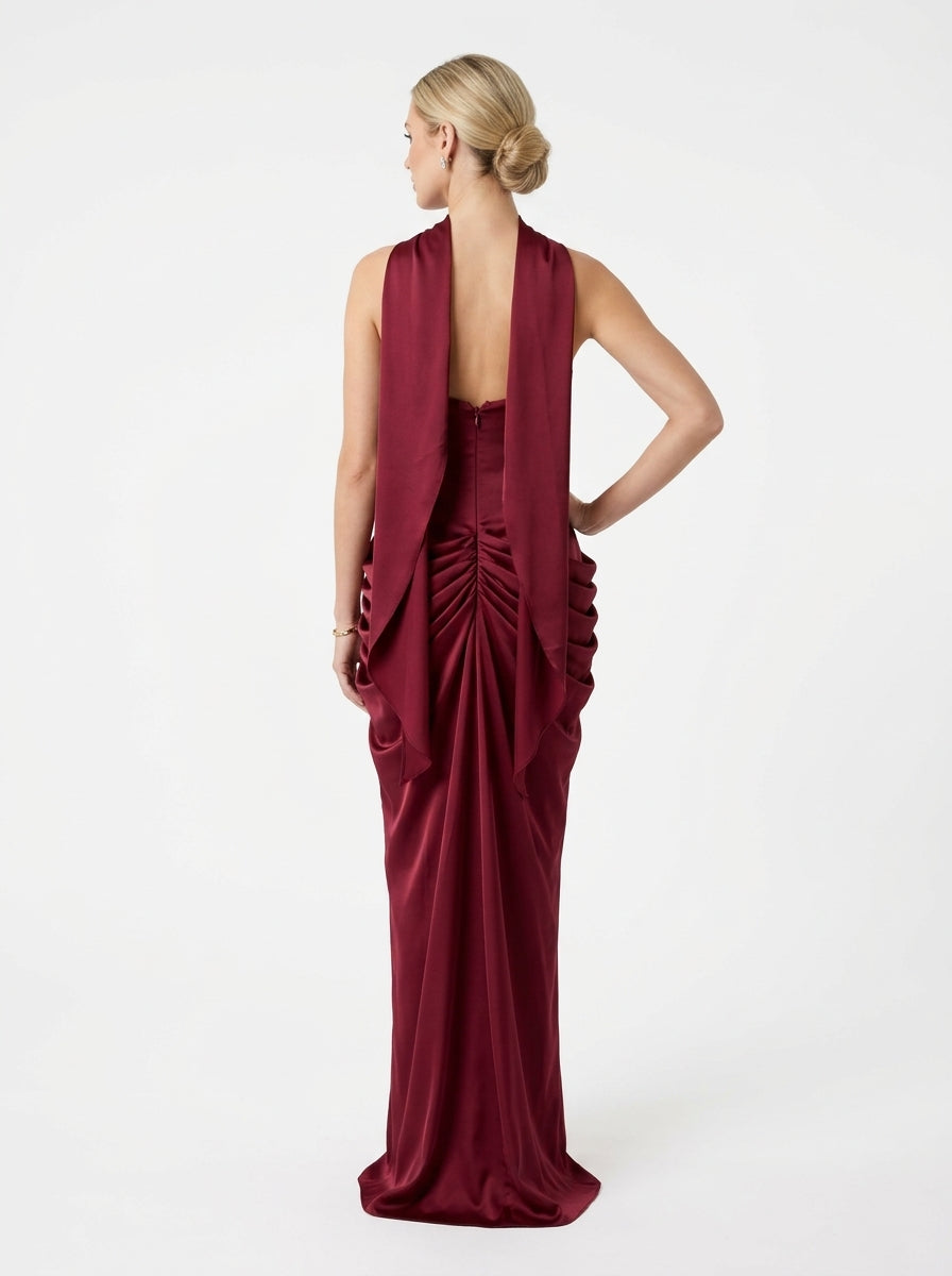 Elegantes trägerloses Satin-Abendkleid mit Drapierung und hohem Beinschlitz in Khakigrün Beschreibung: e425