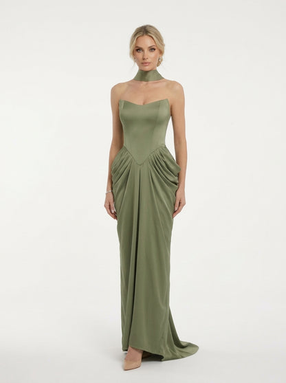 Artful, figure-hugging ruching and draping e429