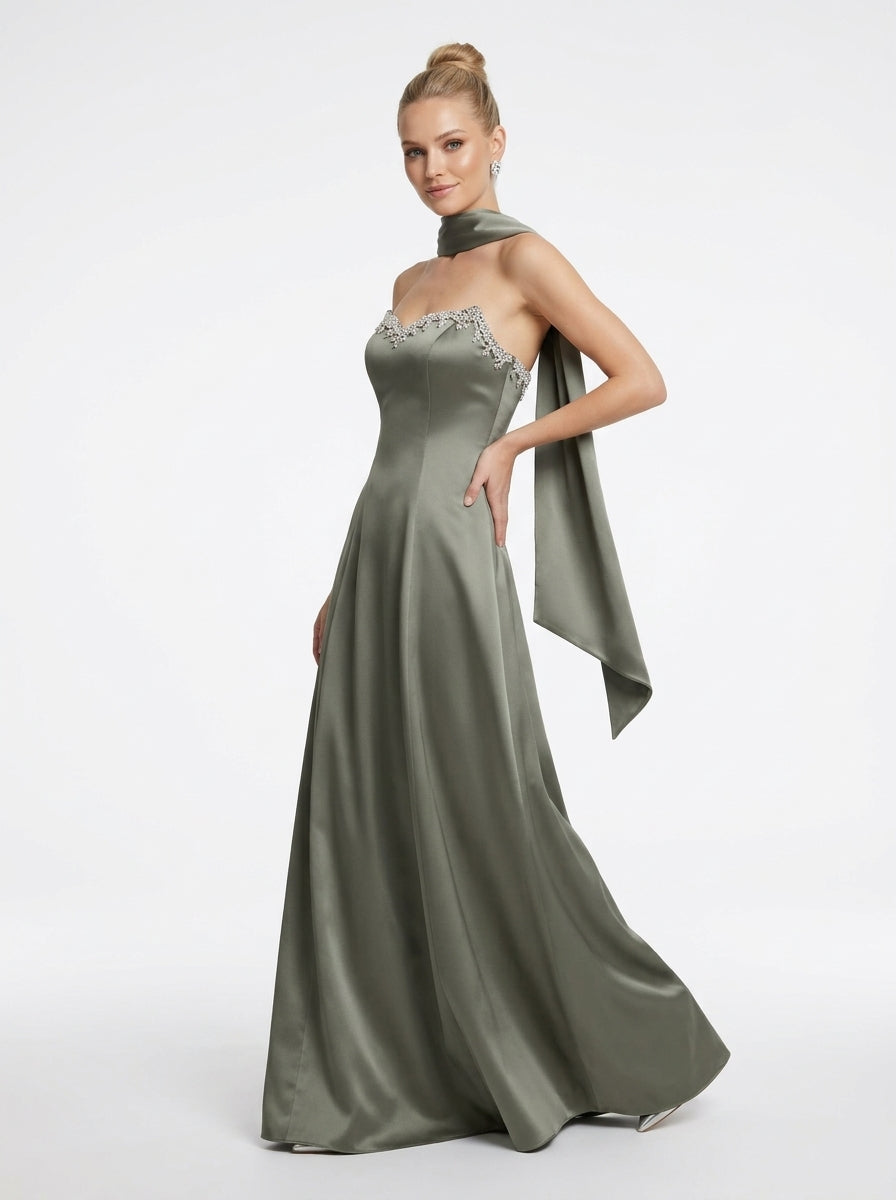 Elegantes trägerloses Saten-Abendkleid mit Strassbesatz und Choker in Schokoladenbraun e423