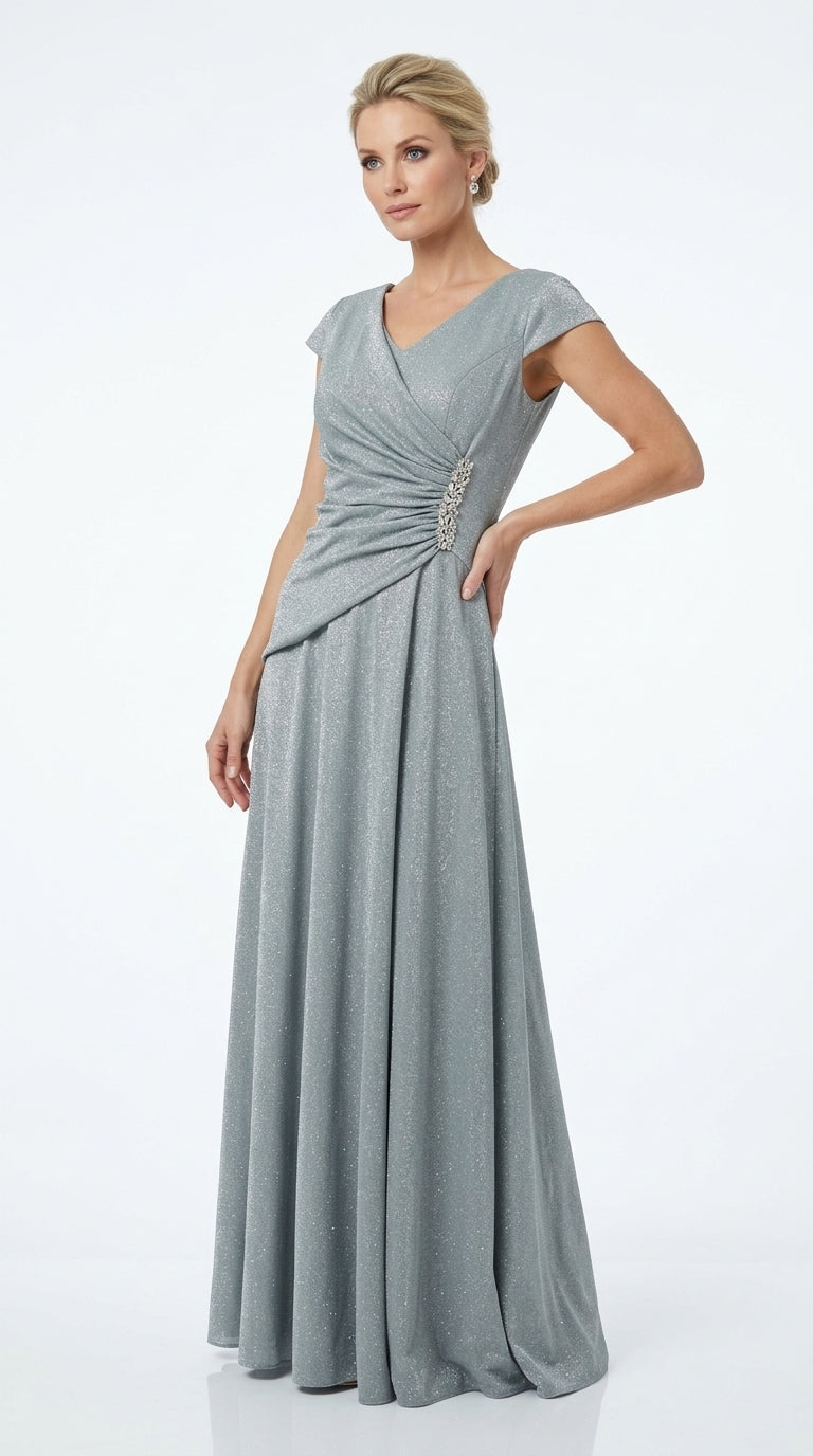 Elegantes, funkelndes Abendkleid in Schwarz mit V-Ausschnitt und Schmuckbrosche e424