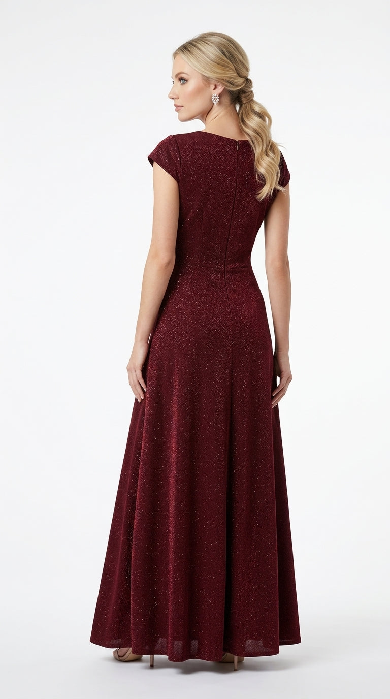 Elegantes, funkelndes Abendkleid in Schwarz mit V-Ausschnitt und Schmuckbrosche e424