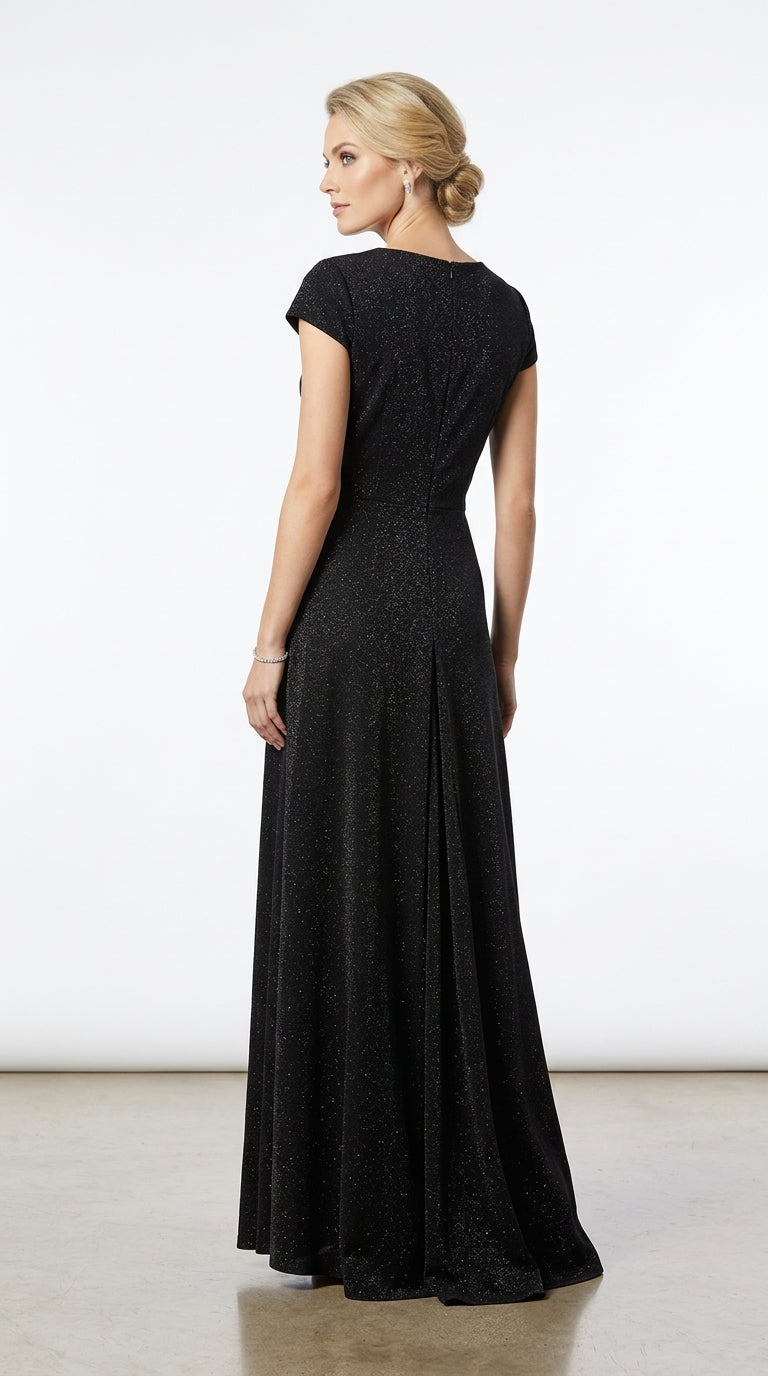 Elegantes, funkelndes Abendkleid in Schwarz mit V-Ausschnitt und Schmuckbrosche e424