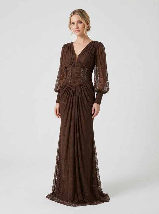 Langärmliges Spitzen-Abendkleid mit V-Ausschnitt und Korsett-Detail in Creme e431