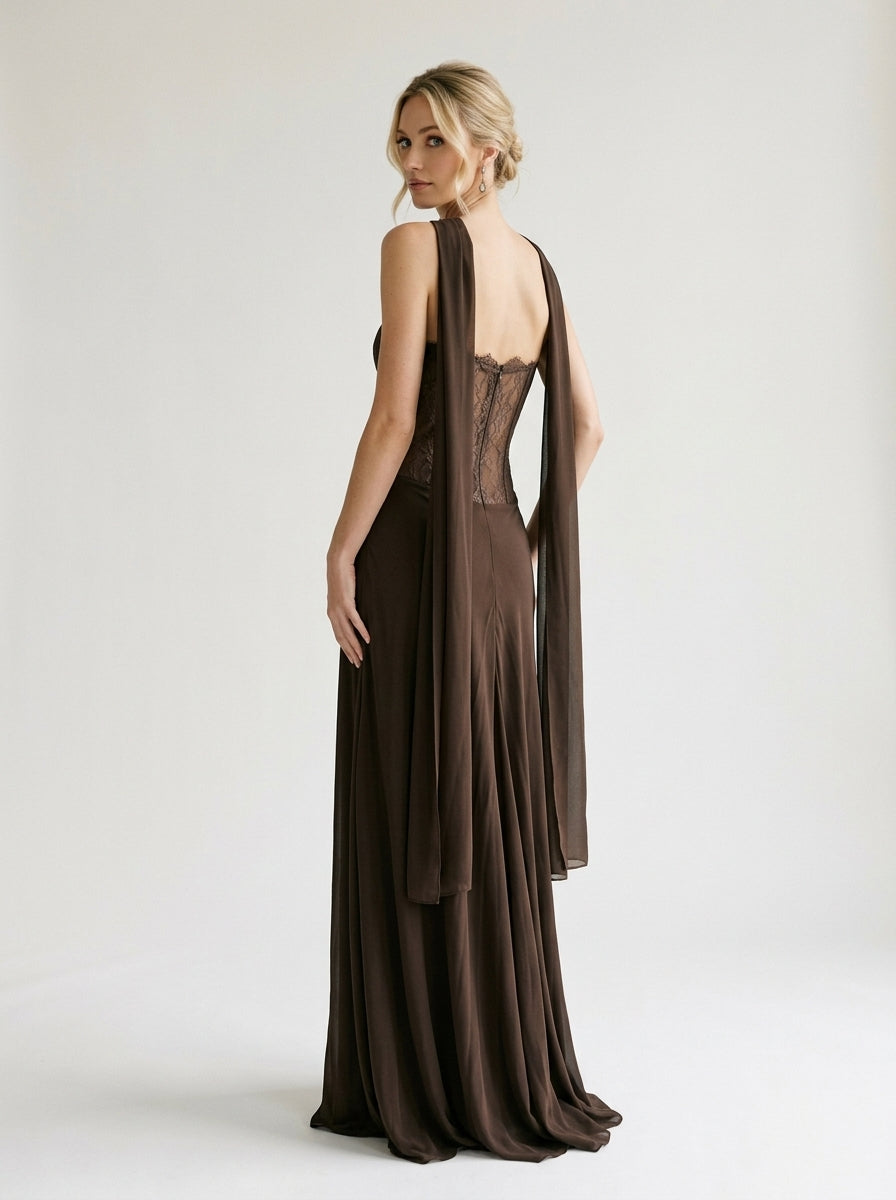 Trägerloses Korsett-Abendkleid in Schokobraun mit Beinschlitz und Choker e433