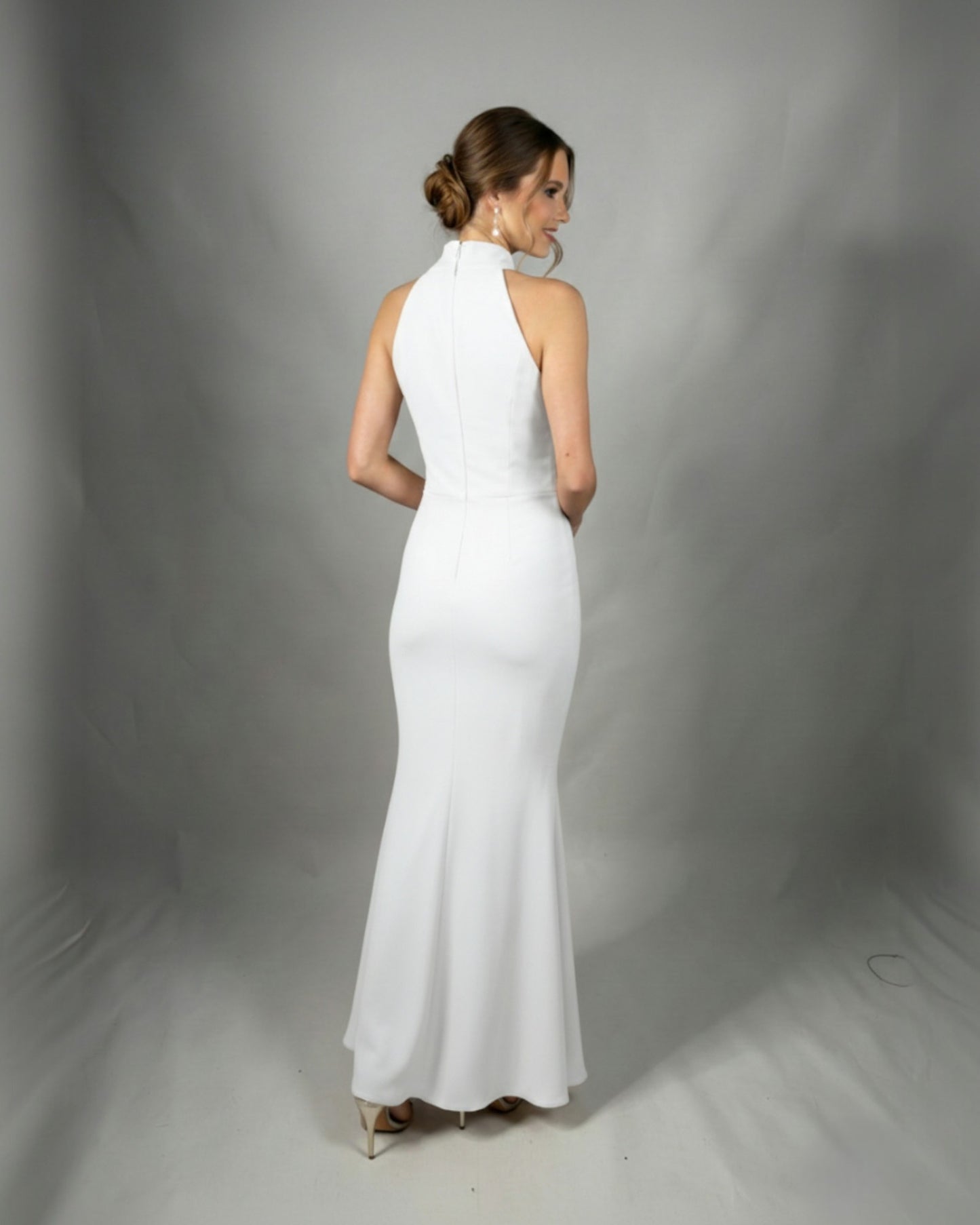 Aus leichtem Chiffon gefertigt, überzeugt dieses Kleid mit einem fließenden Schnitt E336