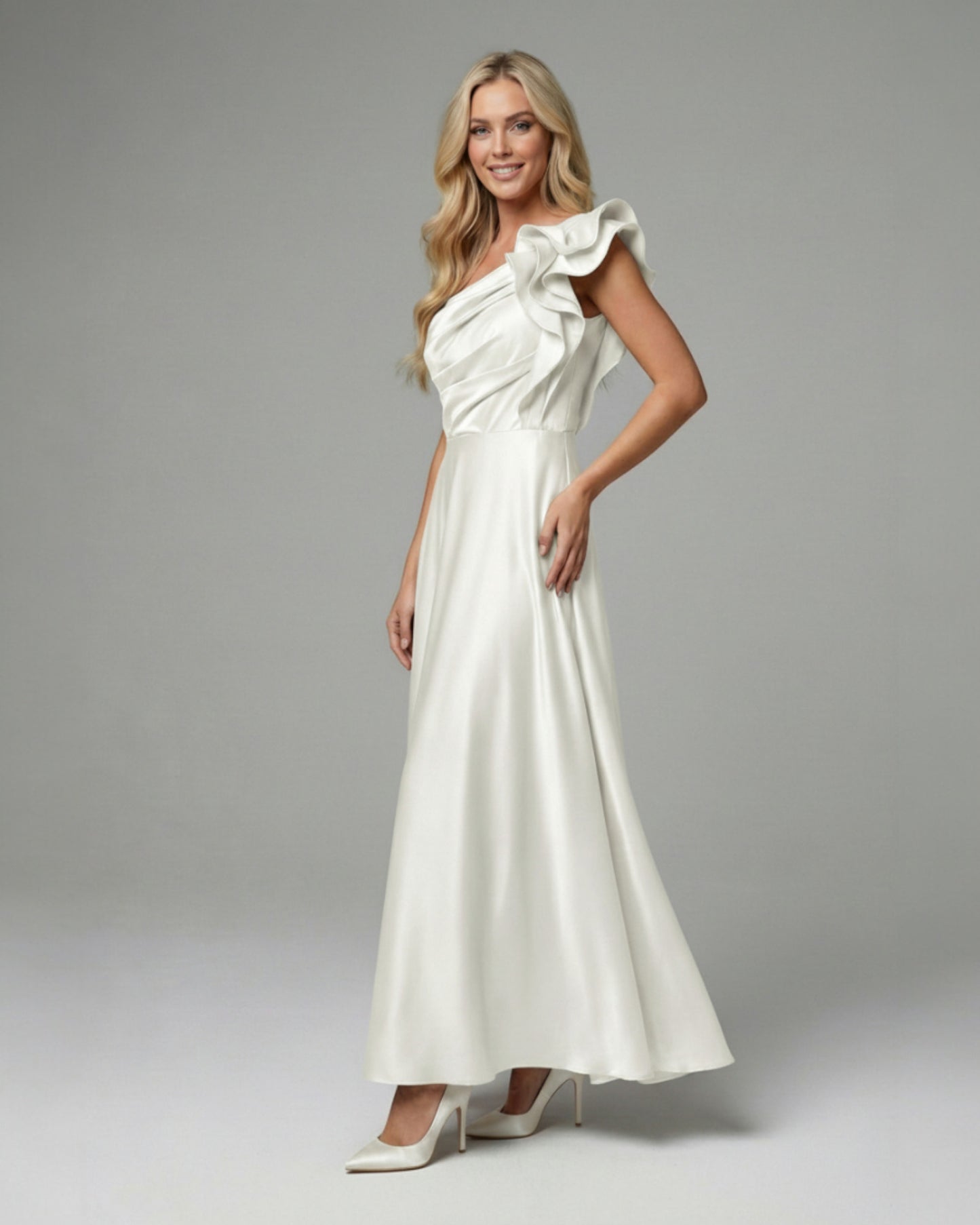 Satin-Abendkleid mit One-Shoulder-Design und Volantdetail – Marineblau E345