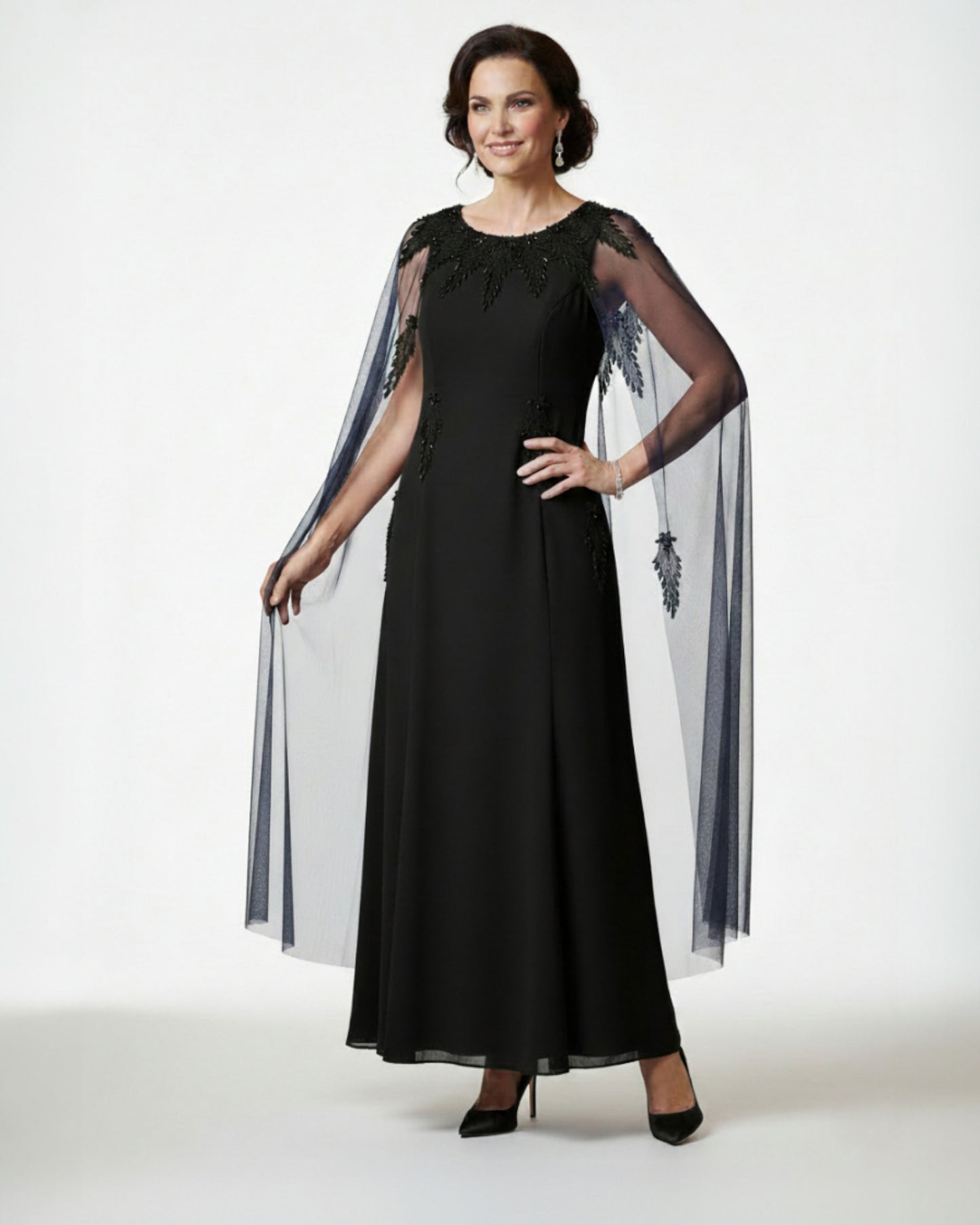 Langes Besticktes Abendkleid mit Tüllcape E286