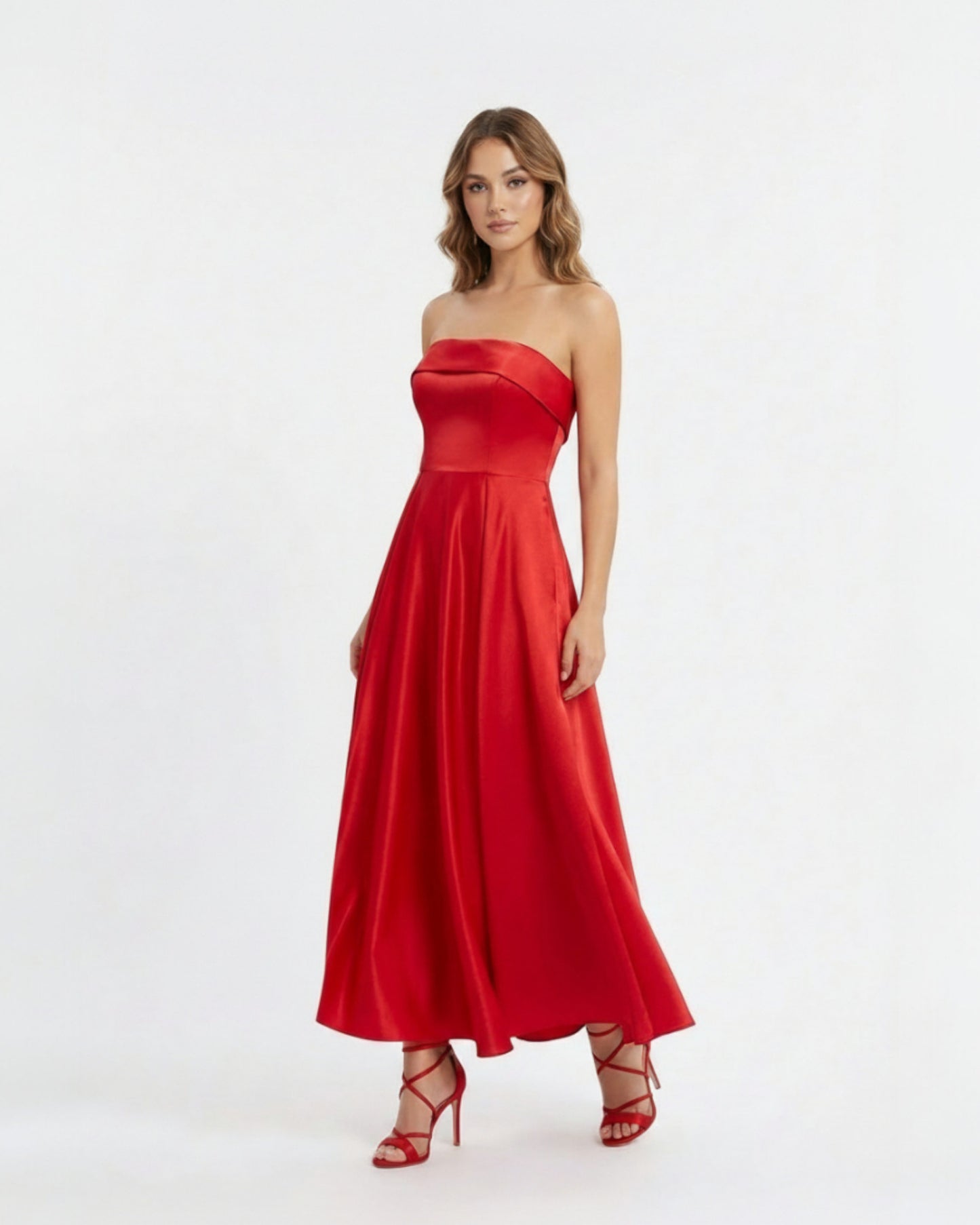 Trägerloses Satin-Midikleid E339