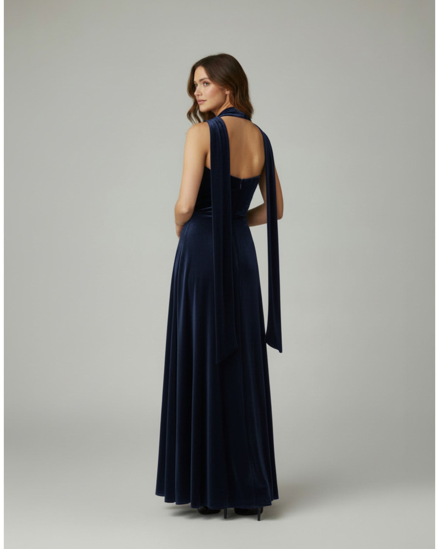 Langes Abendkleid aus Samt mit Halterneck E361