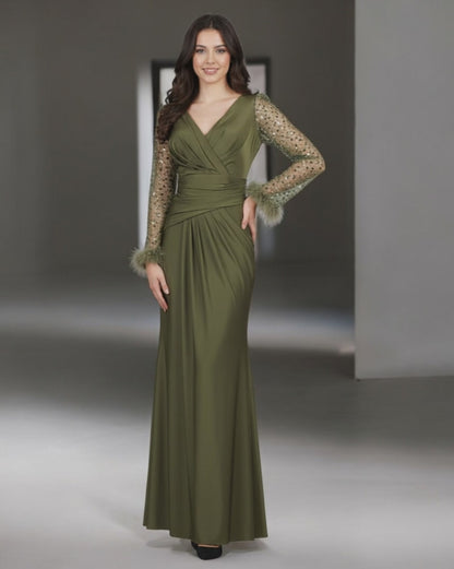 Abendkleid mit Pailletten-Ärmeln und Federbesatz - E303