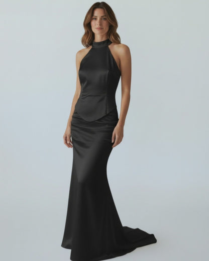 Ein zeitlos elegantes, bodenlanges Abendkleid aus glänzendem Satin-Stoff - E259