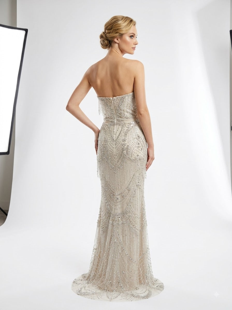 Elegantes trägerloses Abendkleid mit Perlenverzierung e396