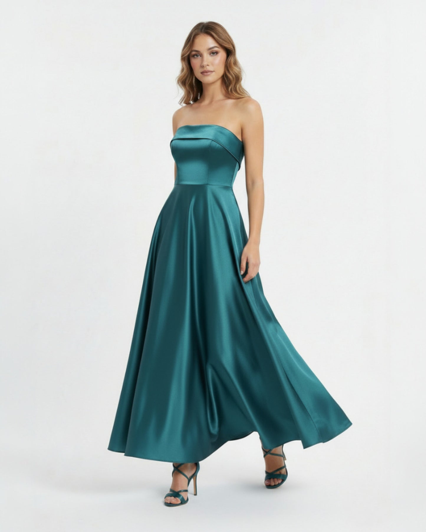 Trägerloses Satin-Midikleid E339